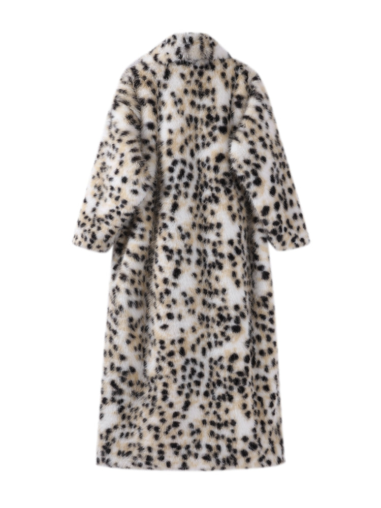 Lea Mantel in Leooptik