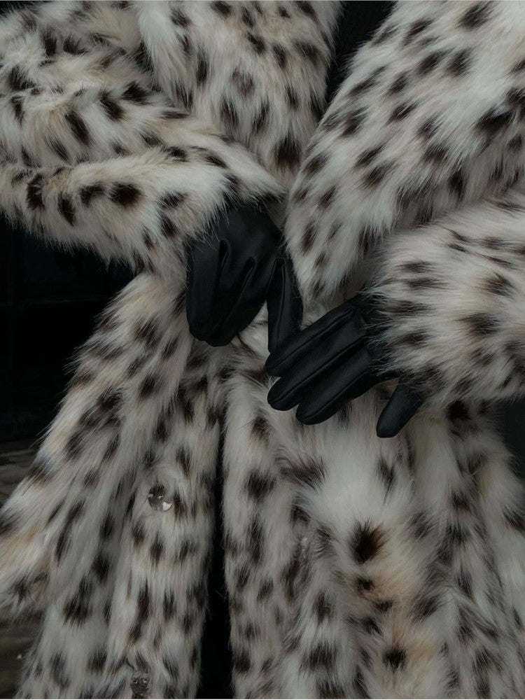 Lea Mantel in Leooptik