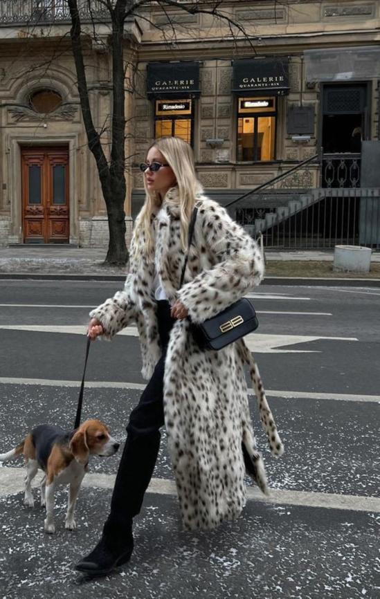 Lea Mantel in Leooptik