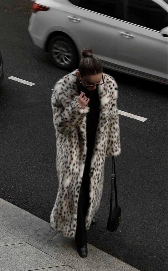 Lea Mantel in Leooptik